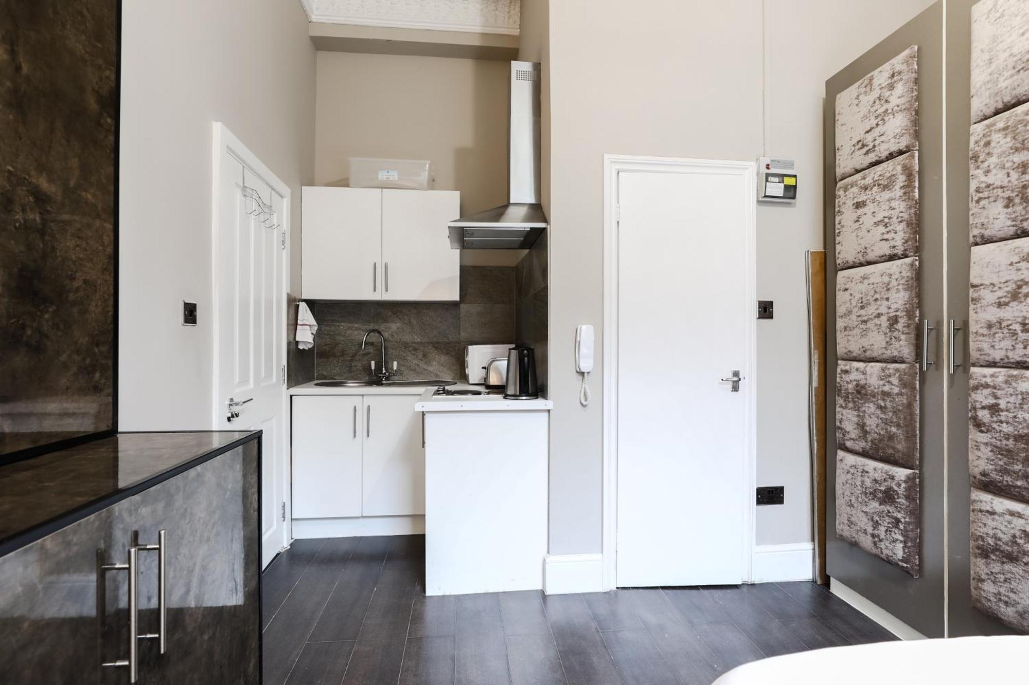 Prime Vision Living - Hyde Park Apartment *